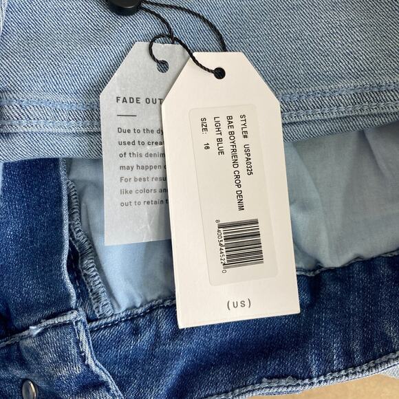 Universal Standard Bae Boyfriend Crop Jeans Size 16 Light Blue High Rise - Picture 3 of 10
